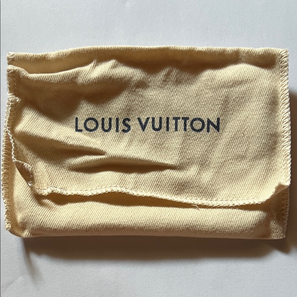 Louis Vuitton Black Monogram Key Holder with Gold Accent - Picture 2 of 10